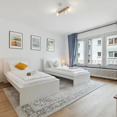 Grosse 80Qm 3 Zimmer Wohnung, Nahe Messe & Klinikum, 2X 55