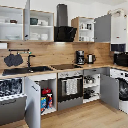 Grosse 80Qm 3 Zimmer Wohnung, Nahe Messe & Klinikum, 2X 55